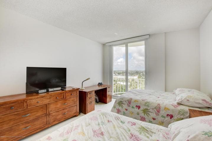 100 Worth Avenue 7 photo 14