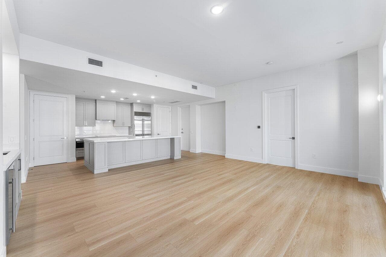 178 Lake Drive 4102 photo 5