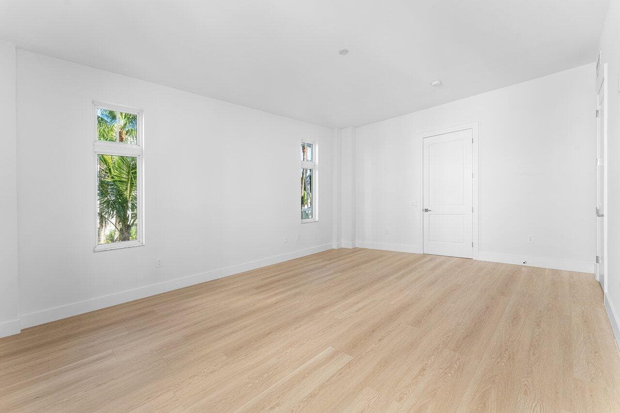 178 Lake Drive 4102 photo 20