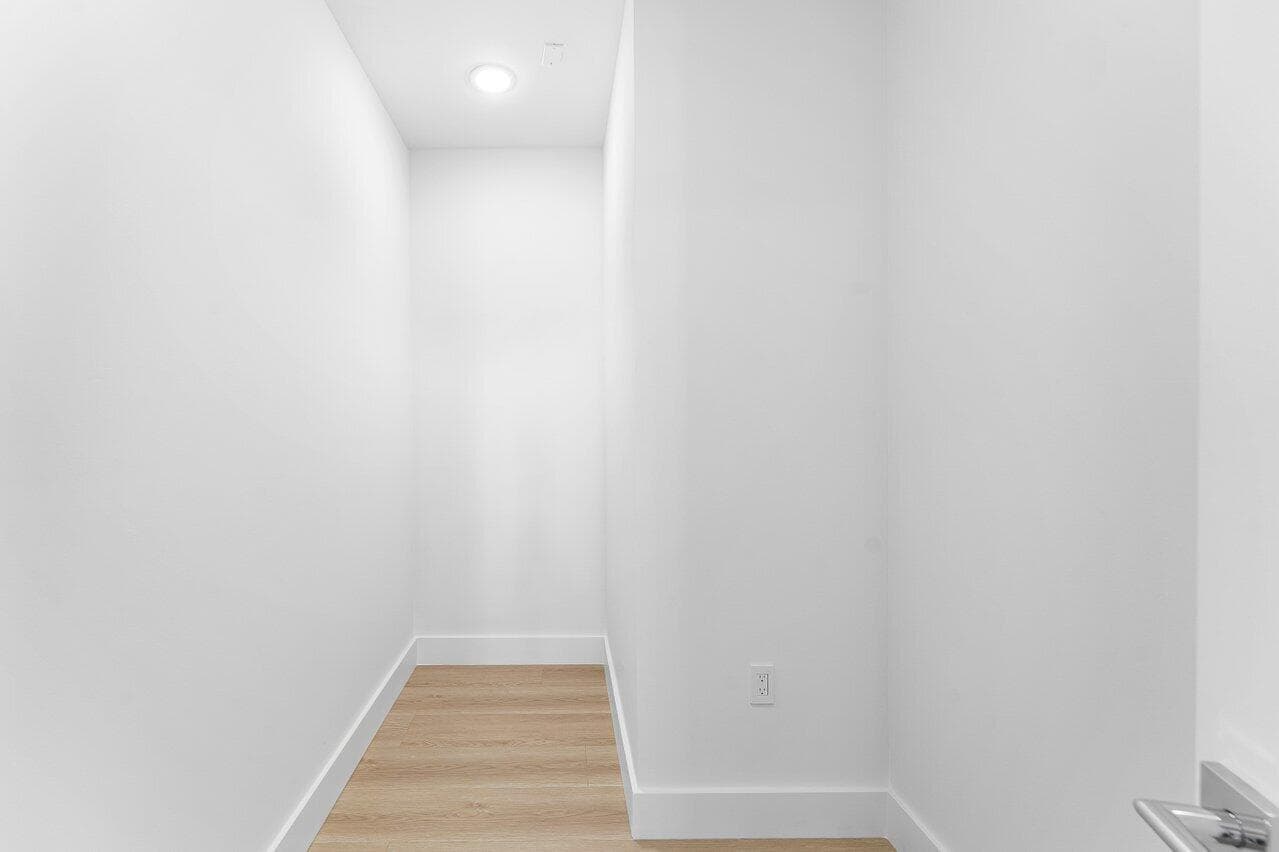 178 Lake Drive 4102 photo 15