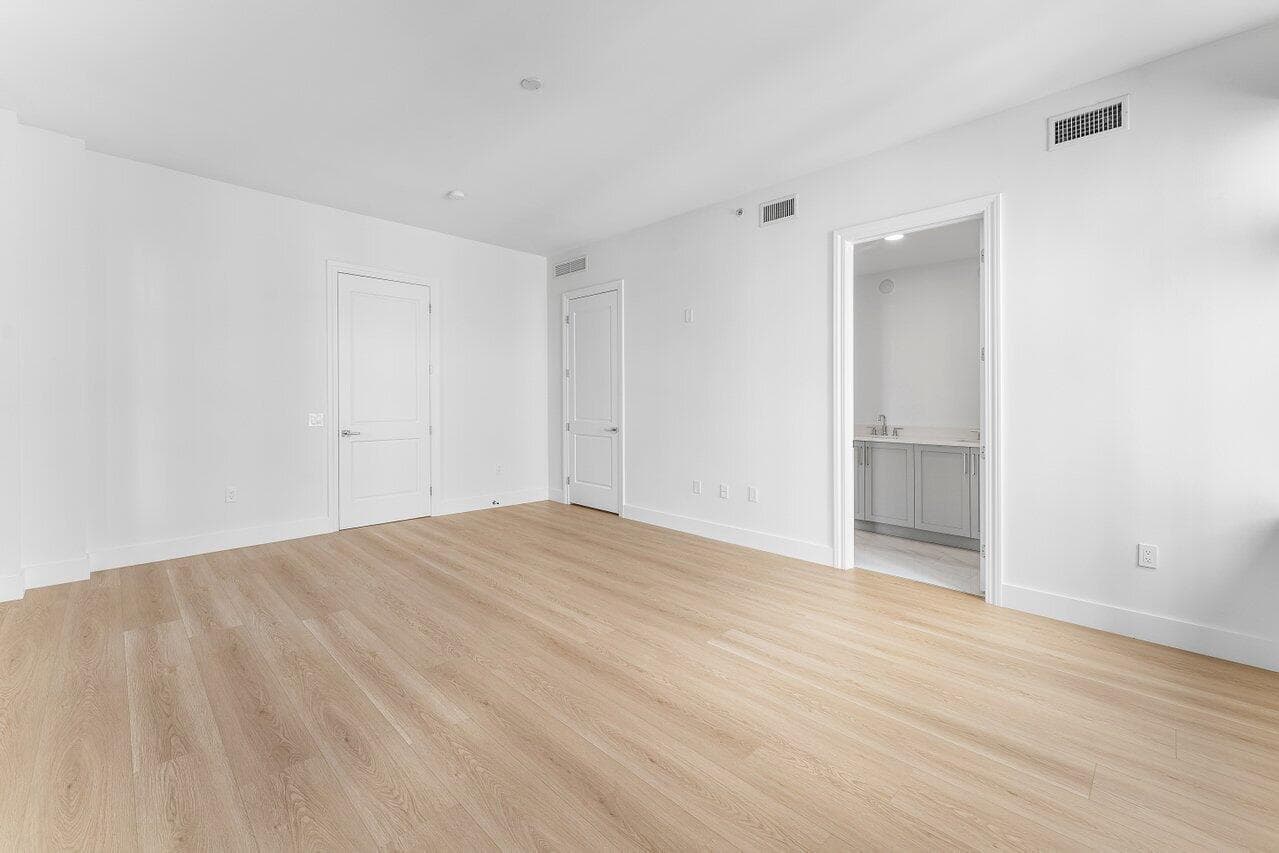178 Lake Drive 4102 photo 21