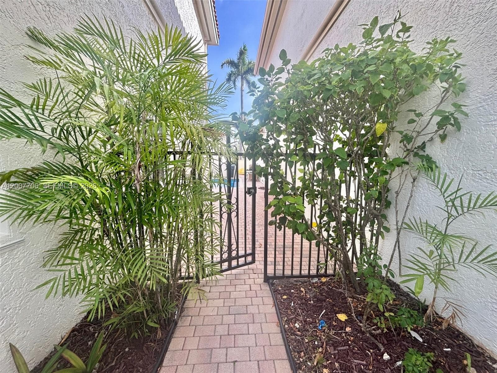 1141 Waterside Ln photo 5