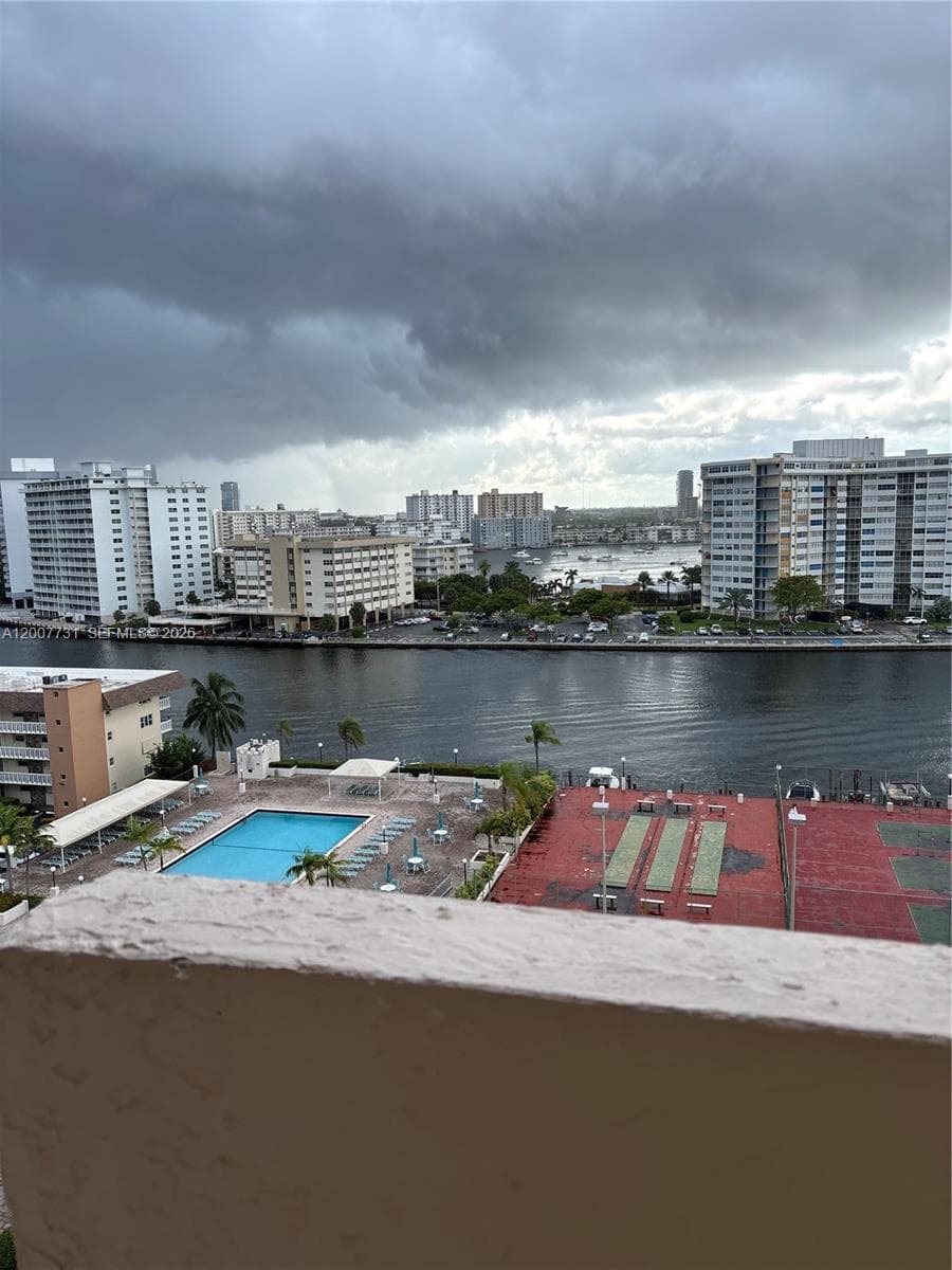 1865 S Ocean Dr 4L photo 3