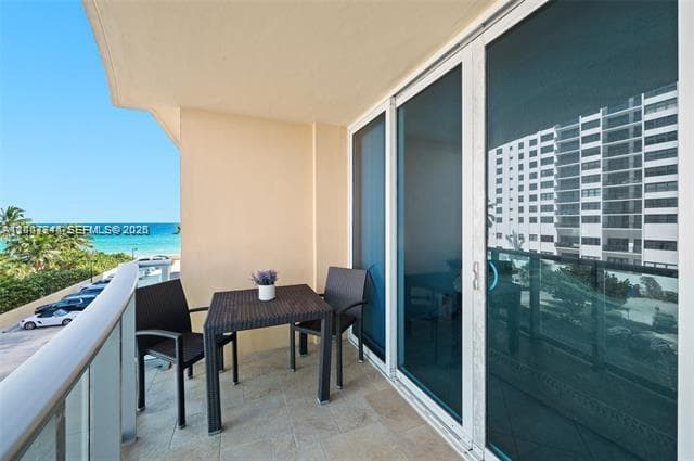 2501 S Ocean Dr 402 photo 2