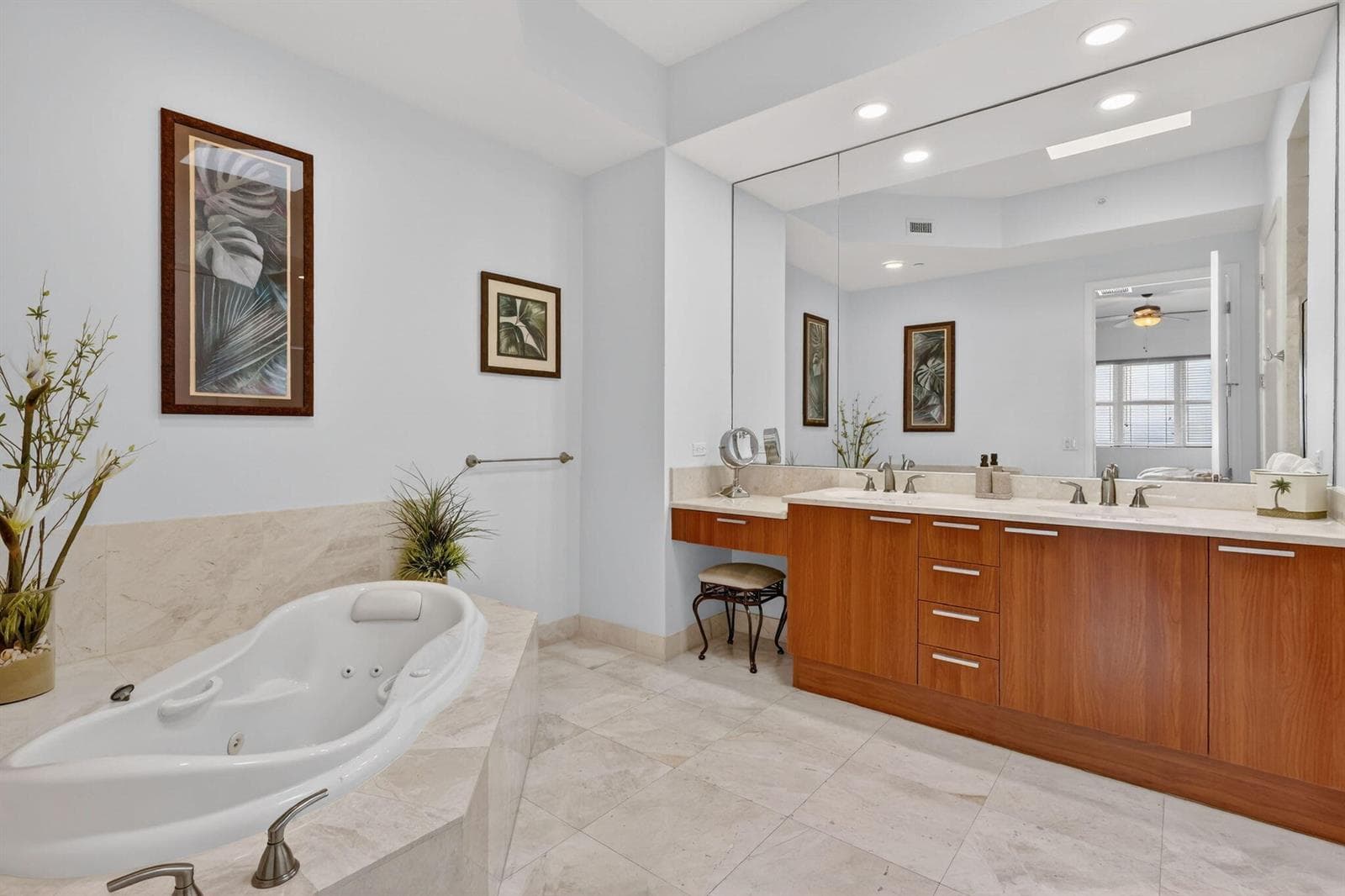 2640 Lake Shore Drive 2608 photo 25