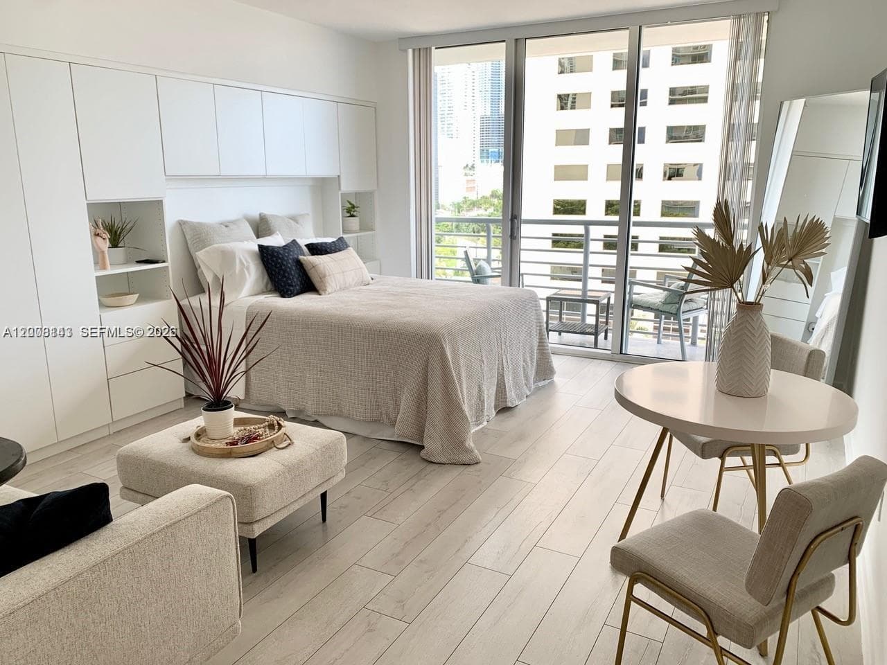 335 S Biscayne Blvd 1106 photo 6
