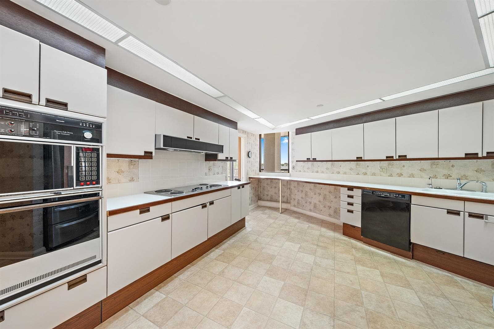 100 Lakeshore Drive 354 photo 13