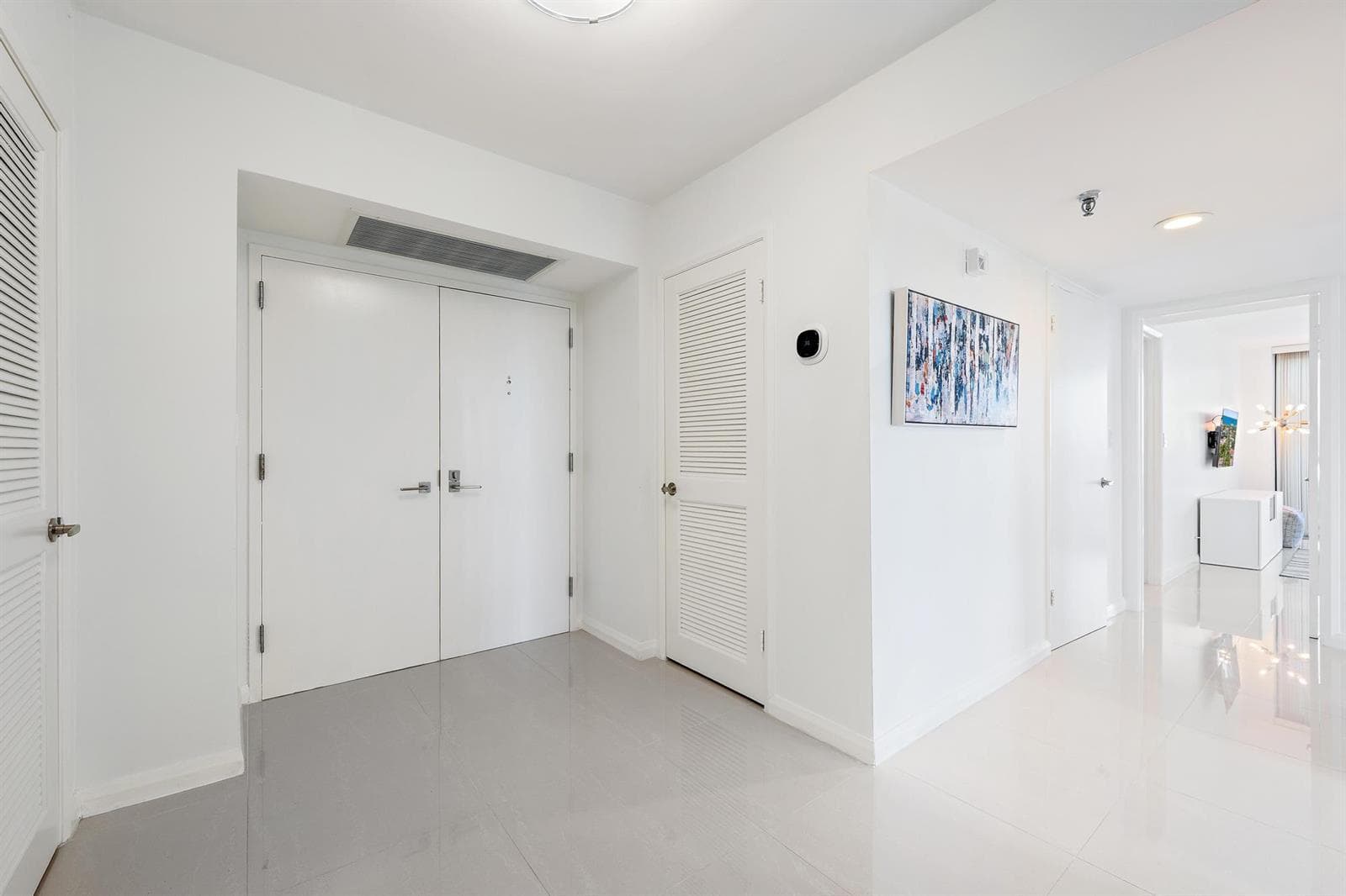 123 Lakeshore Drive 445 photo 3