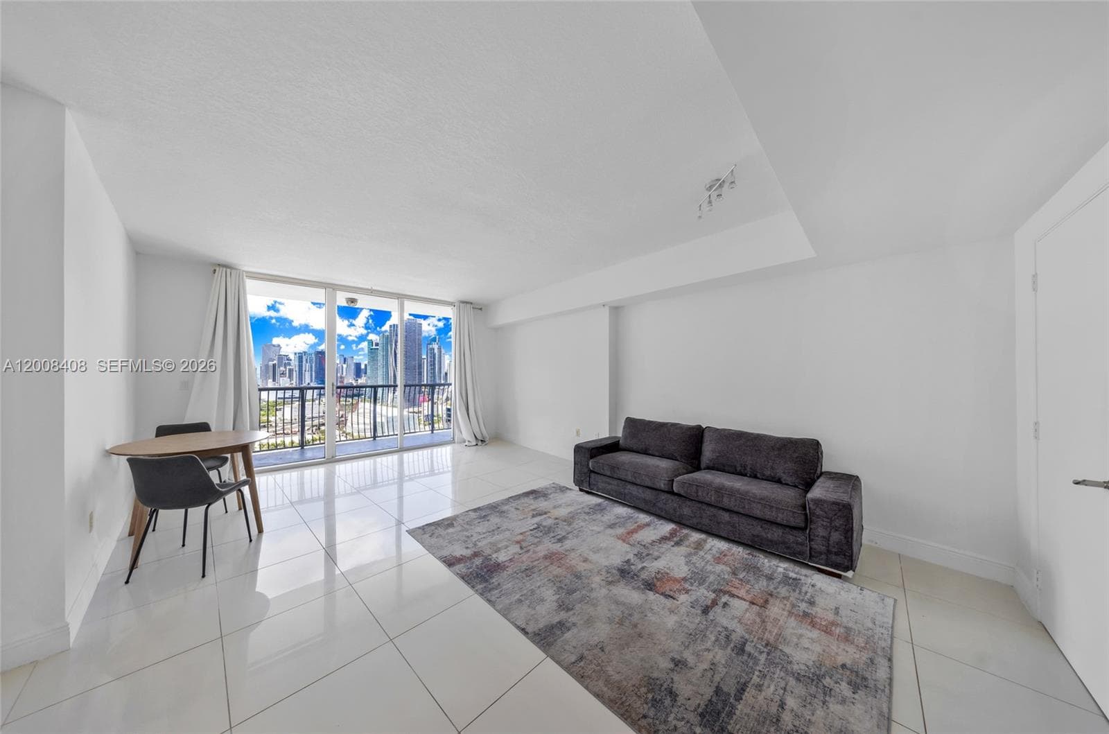 1750 N Bayshore Dr 3308 photo 2