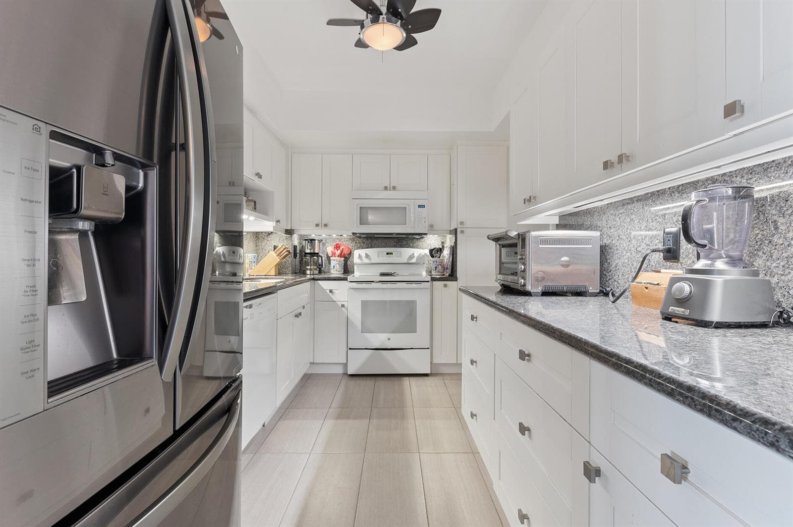 555 SE 6th Avenue 3d photo 6