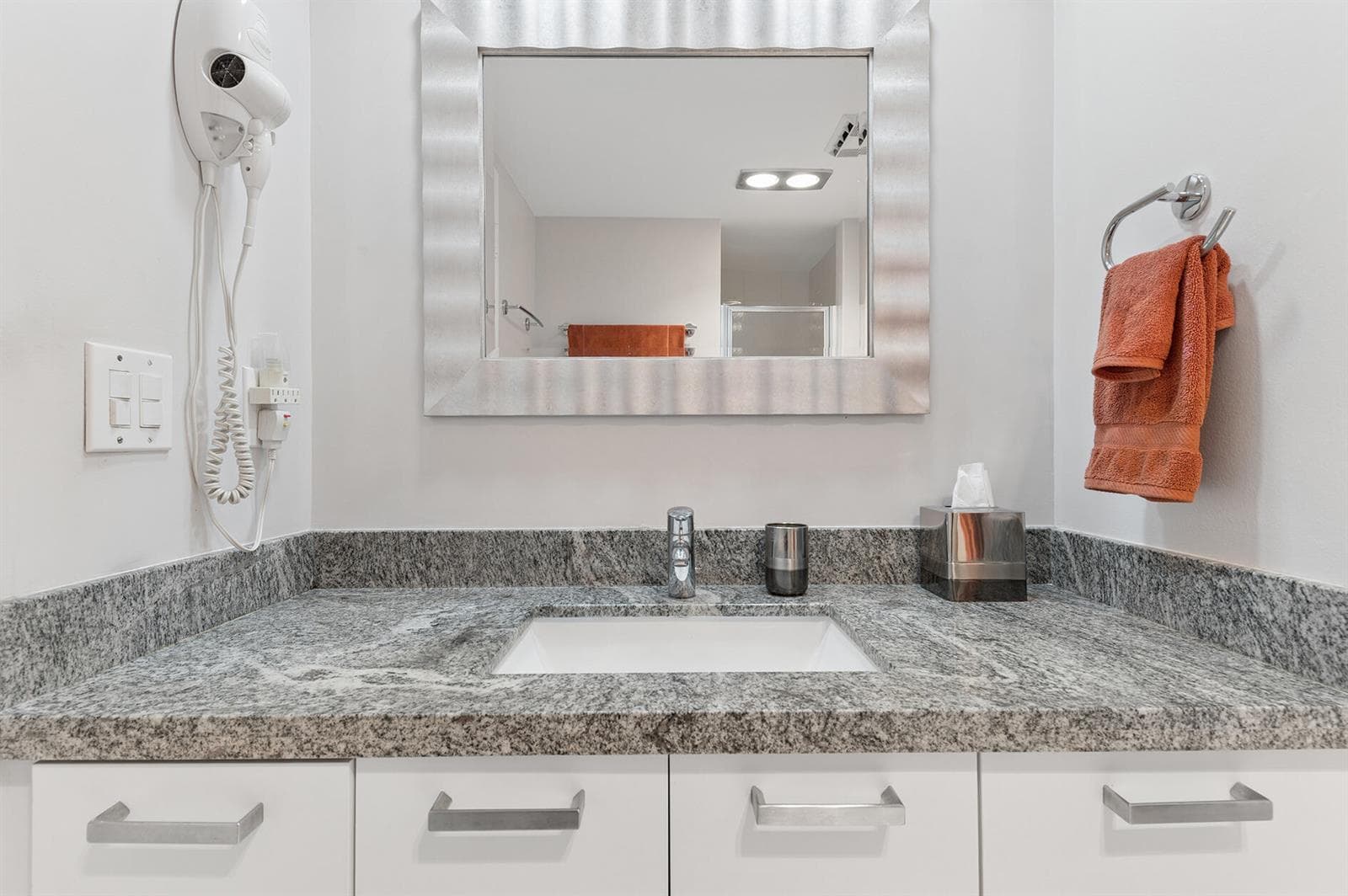 555 SE 6th Avenue 3d photo 11