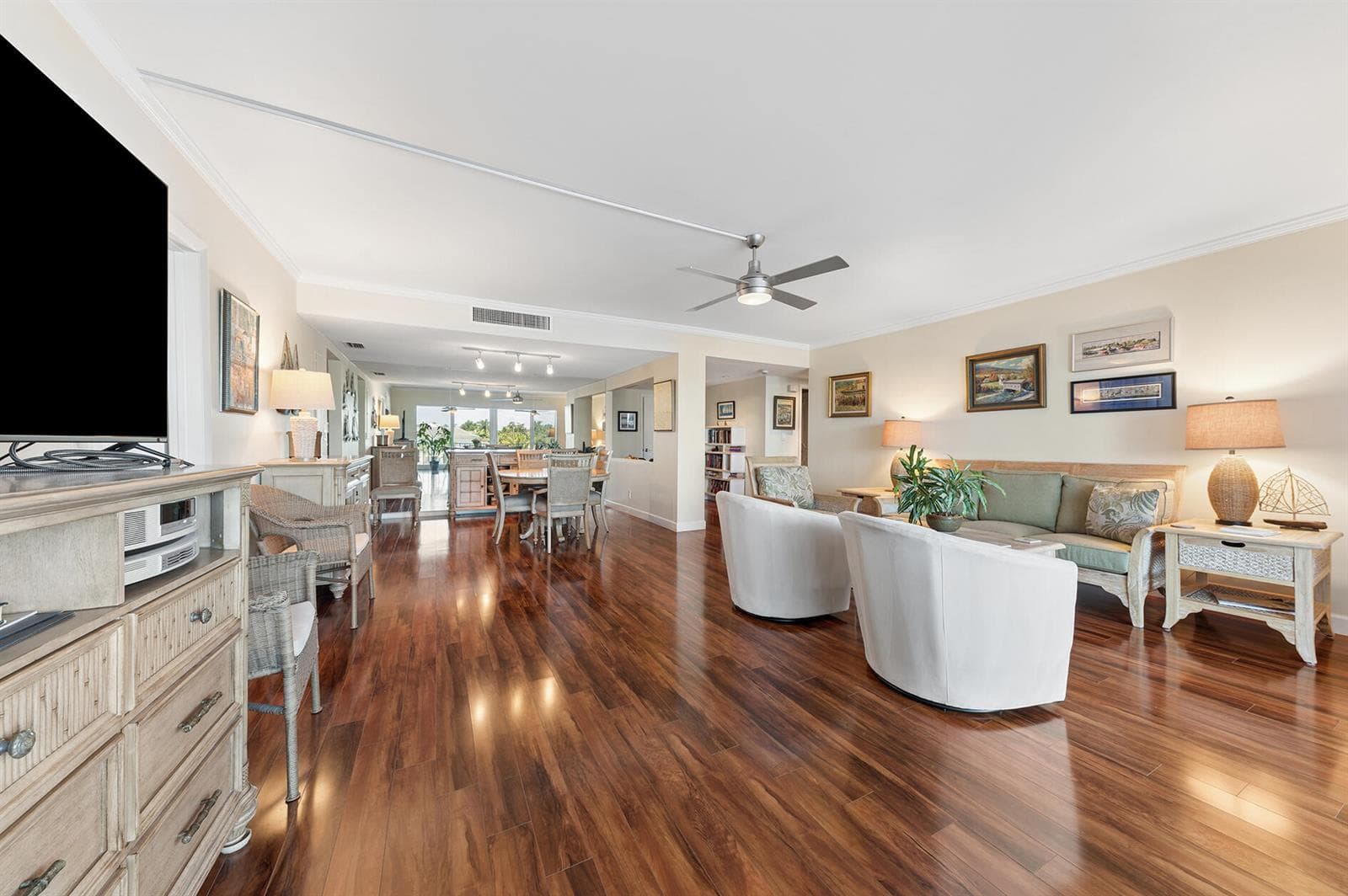 555 SE 6th Avenue 3d photo 4