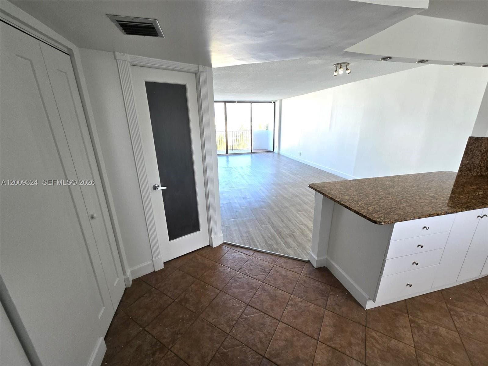 3703 NE 166th St 609 photo 4