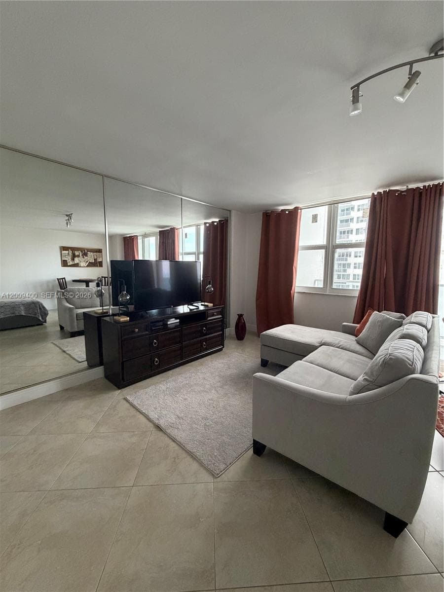 3180 S Ocean Dr 1705 photo 4