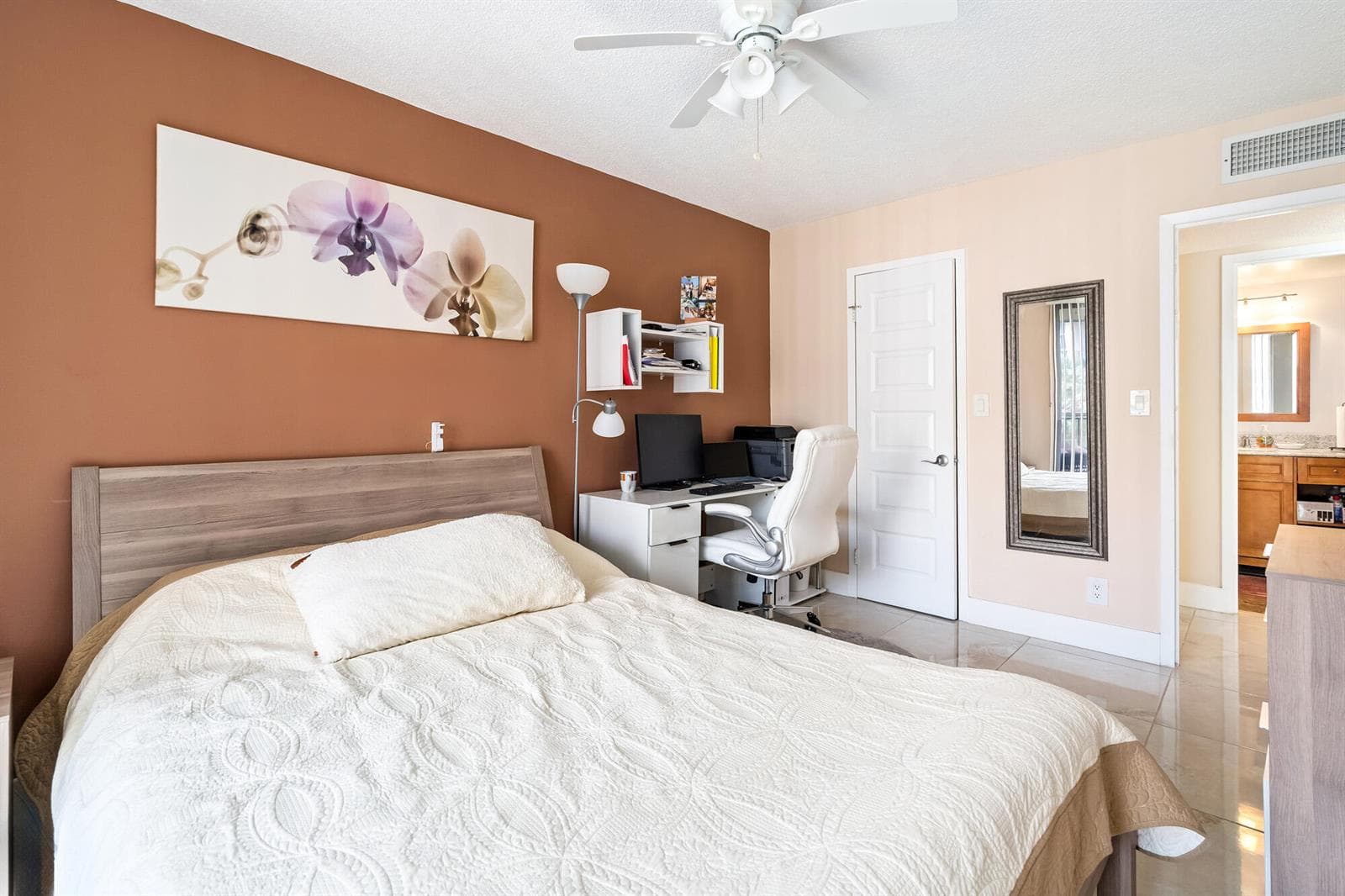 2000 Atlantic Shores Boulevard Apt 410 photo 21