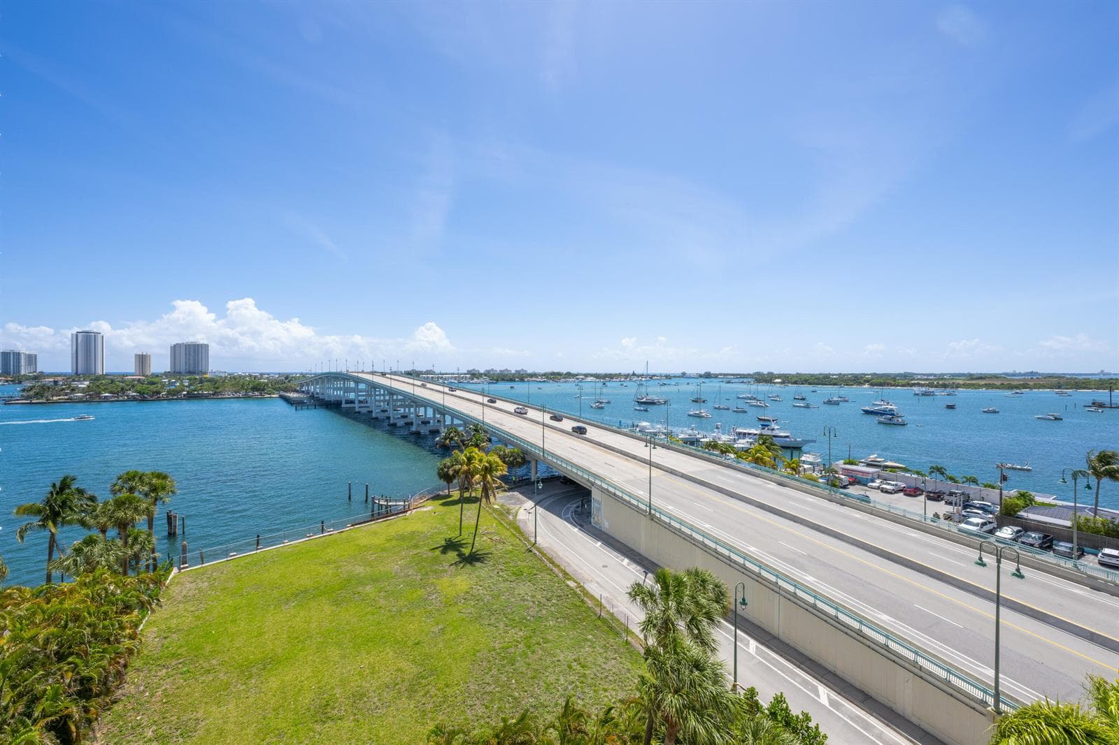 2640 Lake Shore Drive 1811 photo 2