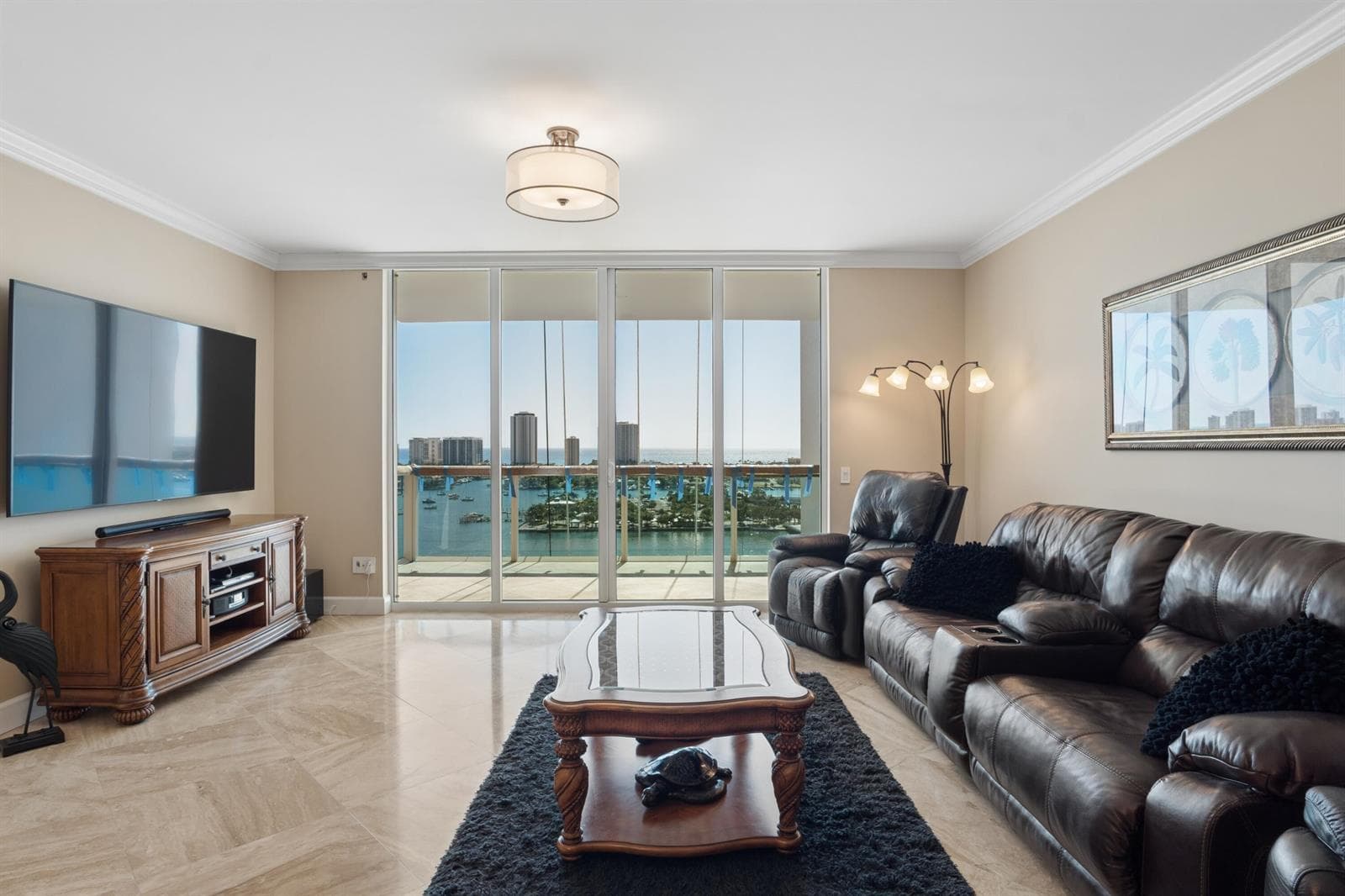 2640 Lake Shore Drive 1811 photo 6