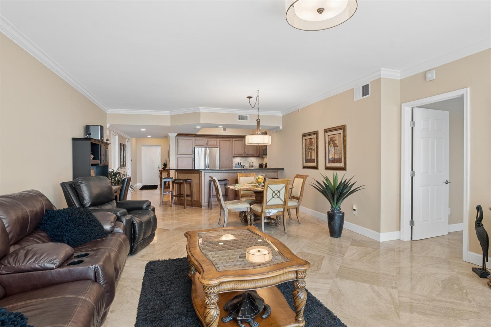 2640 Lake Shore Drive 1811 photo 13