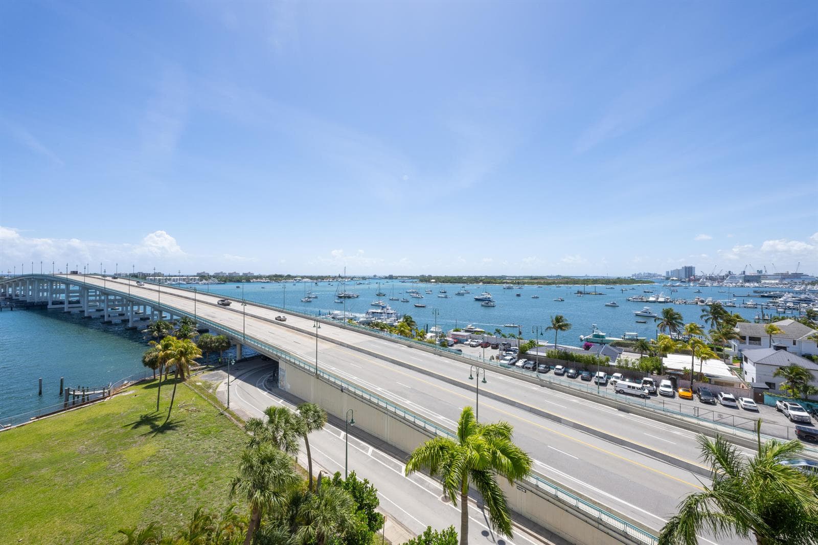 2640 Lake Shore Drive 1811 photo 3