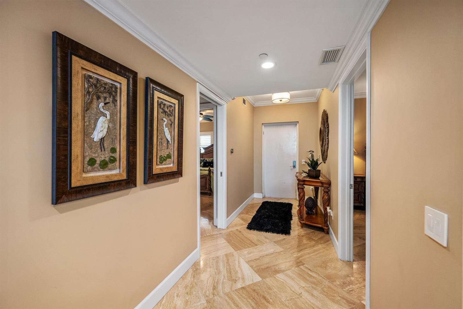 2640 Lake Shore Drive 1811 photo 5