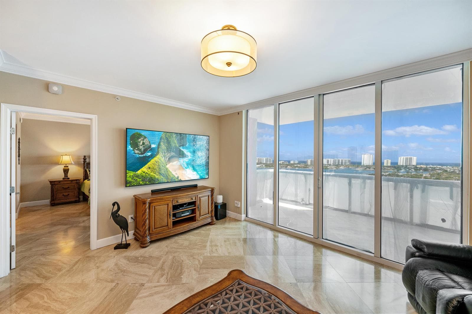2640 Lake Shore Drive 1811 photo 4