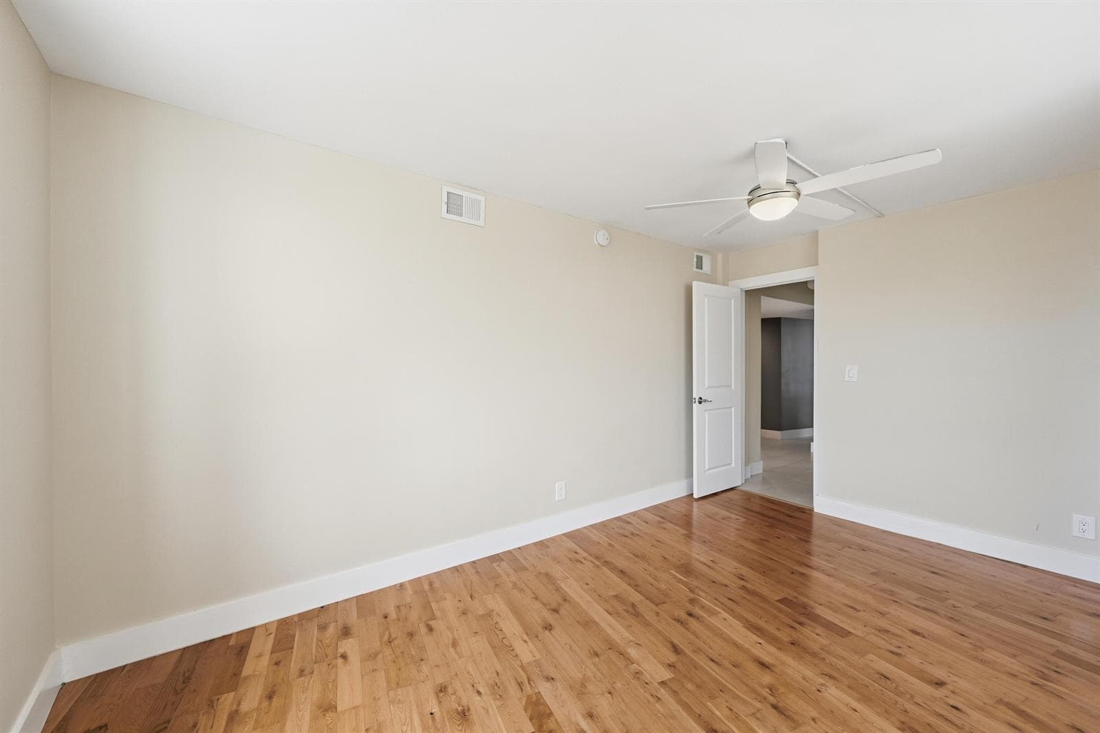 401 N Riverside Drive 408 photo 22