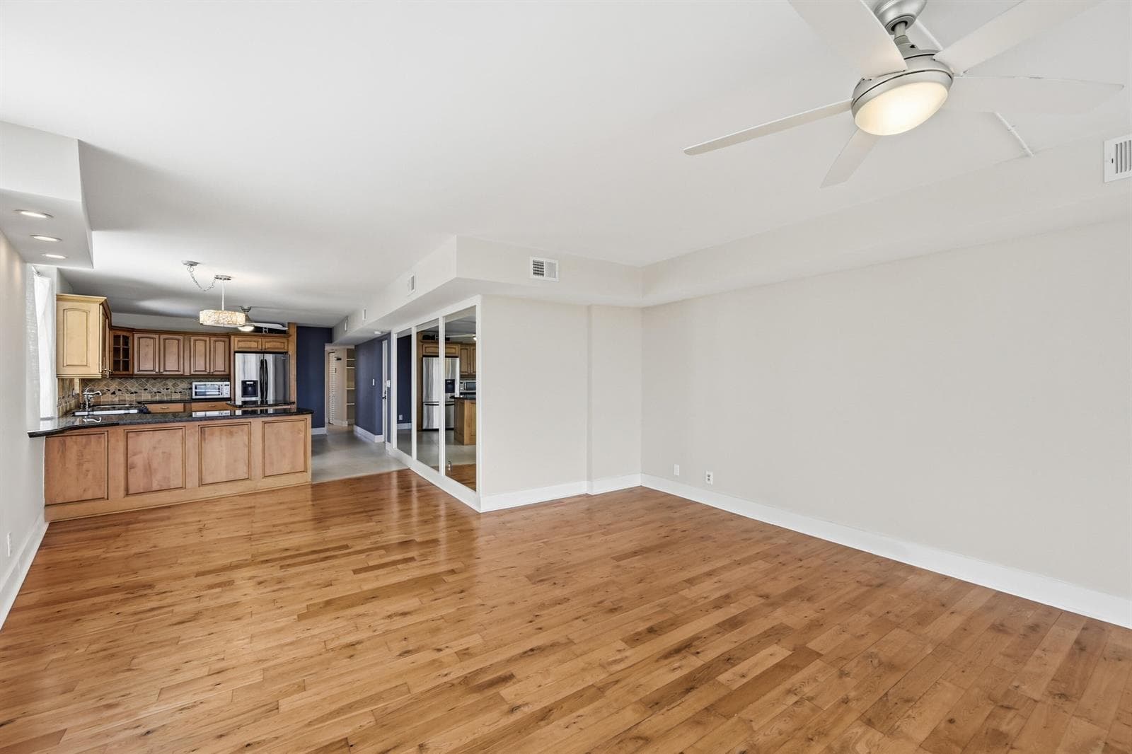401 N Riverside Drive 408 photo 15