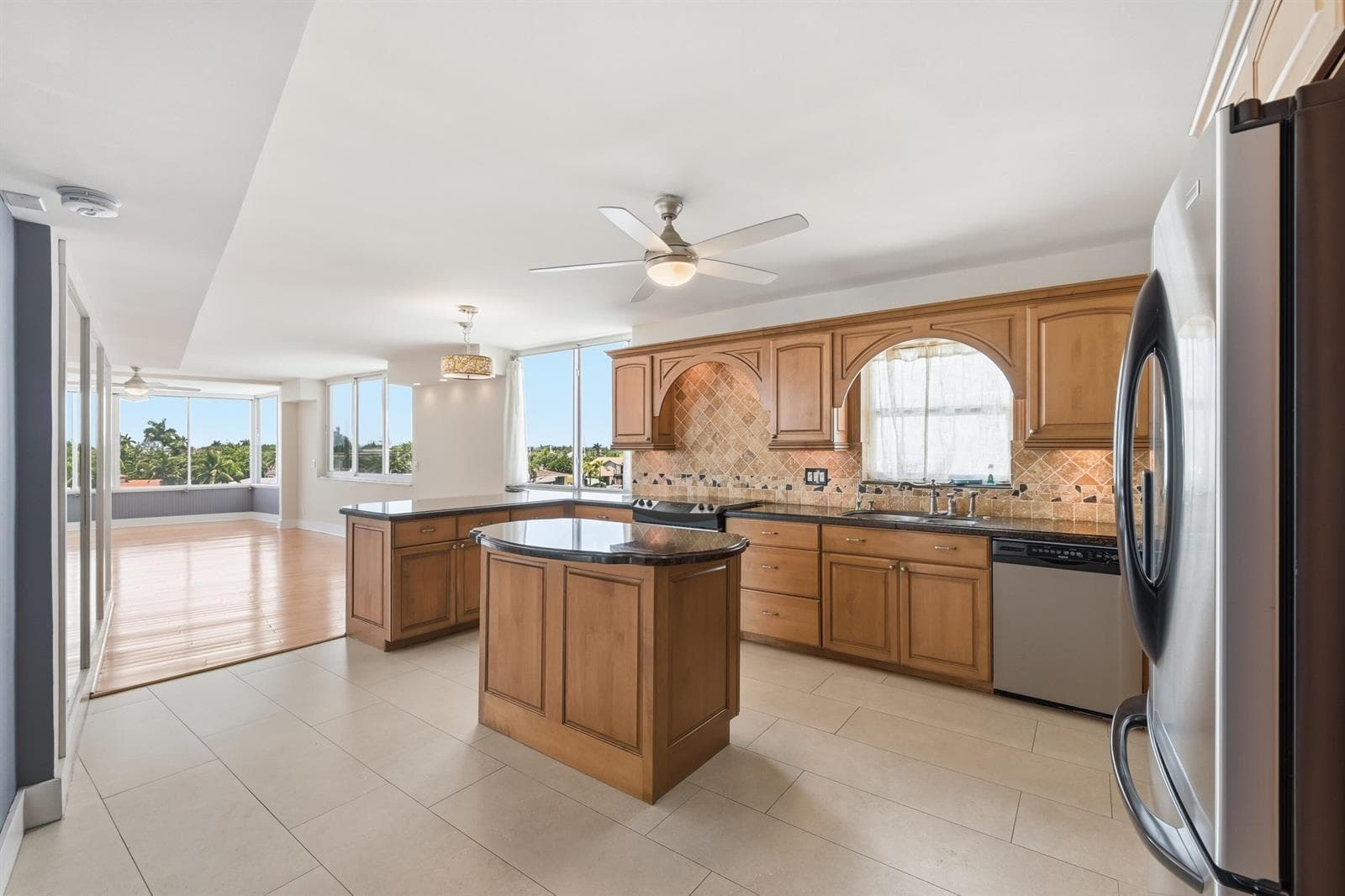 401 N Riverside Drive 408 photo 4