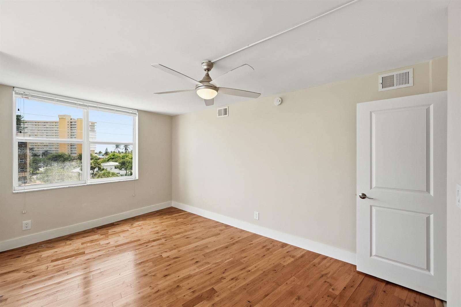401 N Riverside Drive 408 photo 21