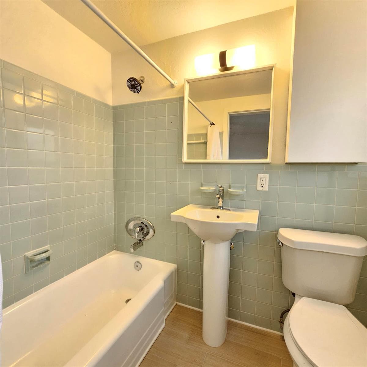 1354 Bayview Drive E photo 12