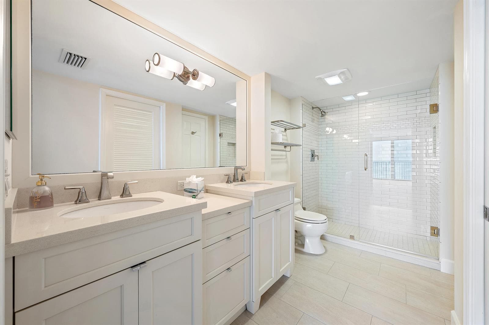 200 Beach Road 202 photo 21