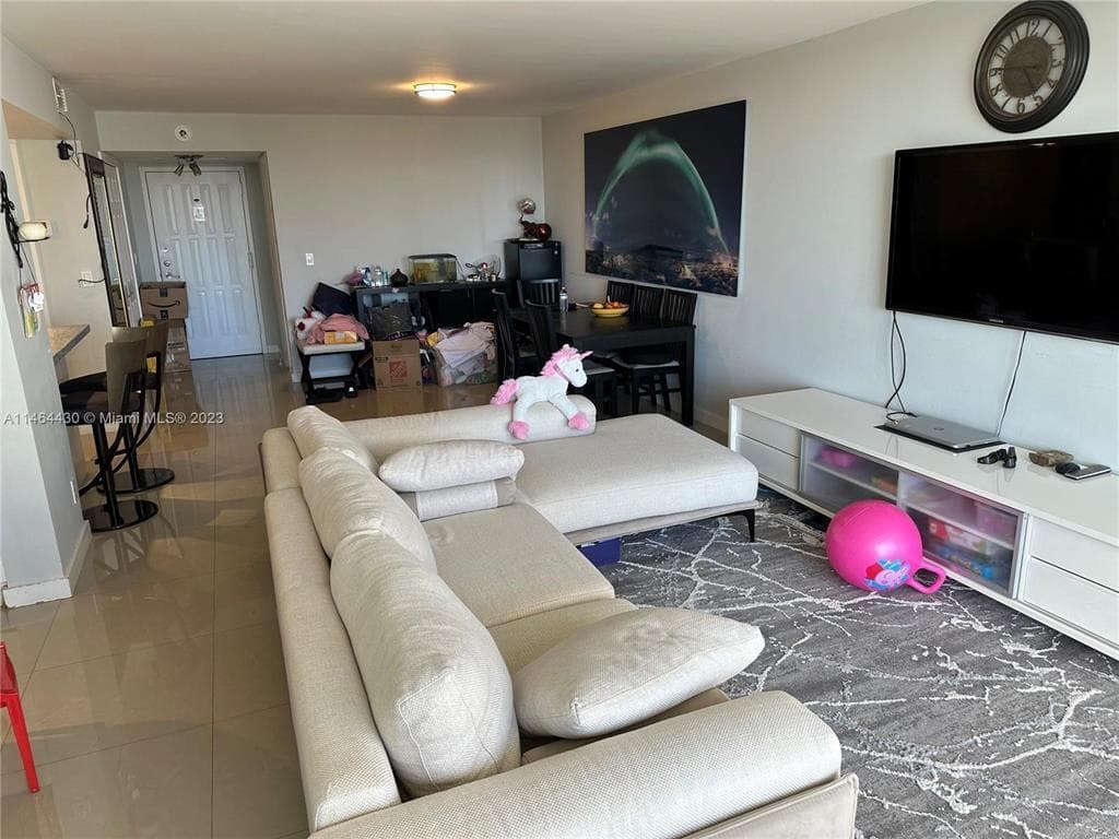200 Leslie Drive 1128 photo 12