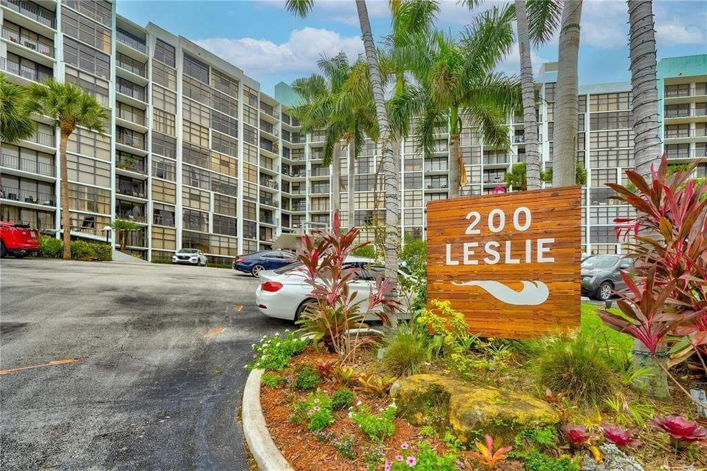 200 Leslie Drive 1128 photo 1