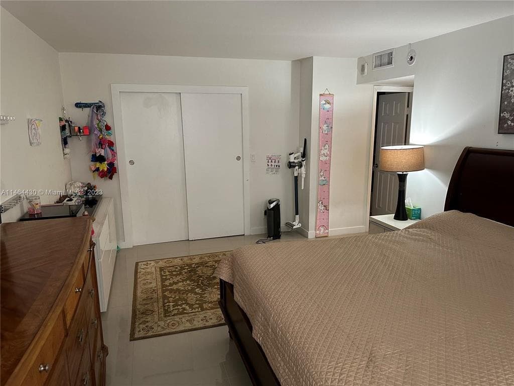 200 Leslie Drive 1128 photo 5