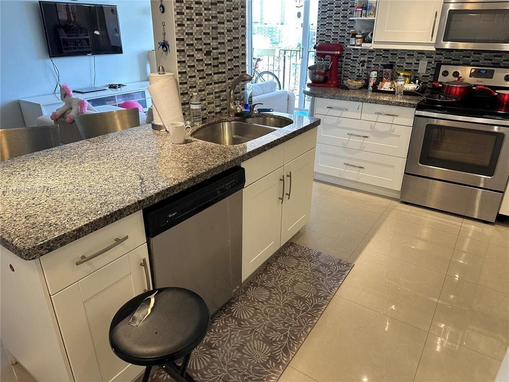 200 Leslie Drive 1128 photo 9
