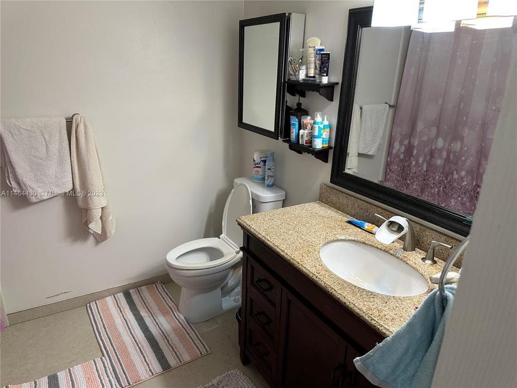200 Leslie Drive 1128 photo 4