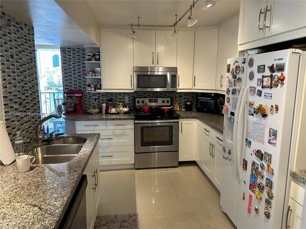 200 Leslie Drive 1128 photo 8