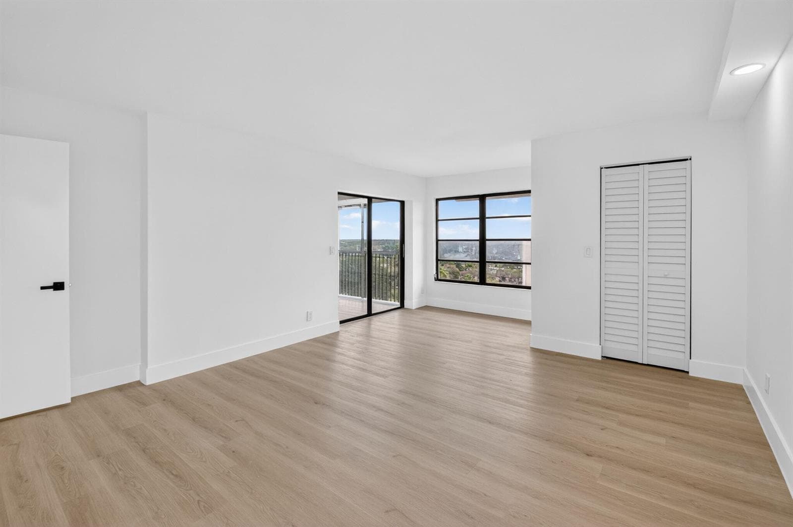 14475 Strathmore Lane 808 photo 16