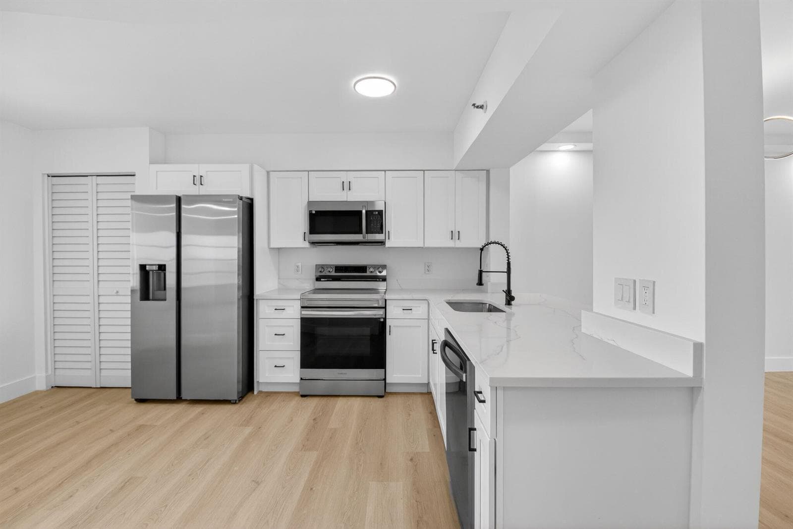 14475 Strathmore Lane 808 photo 7