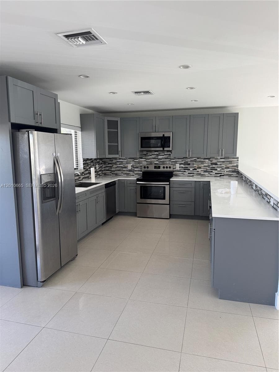 3155 SW 132nd Ave photo 4