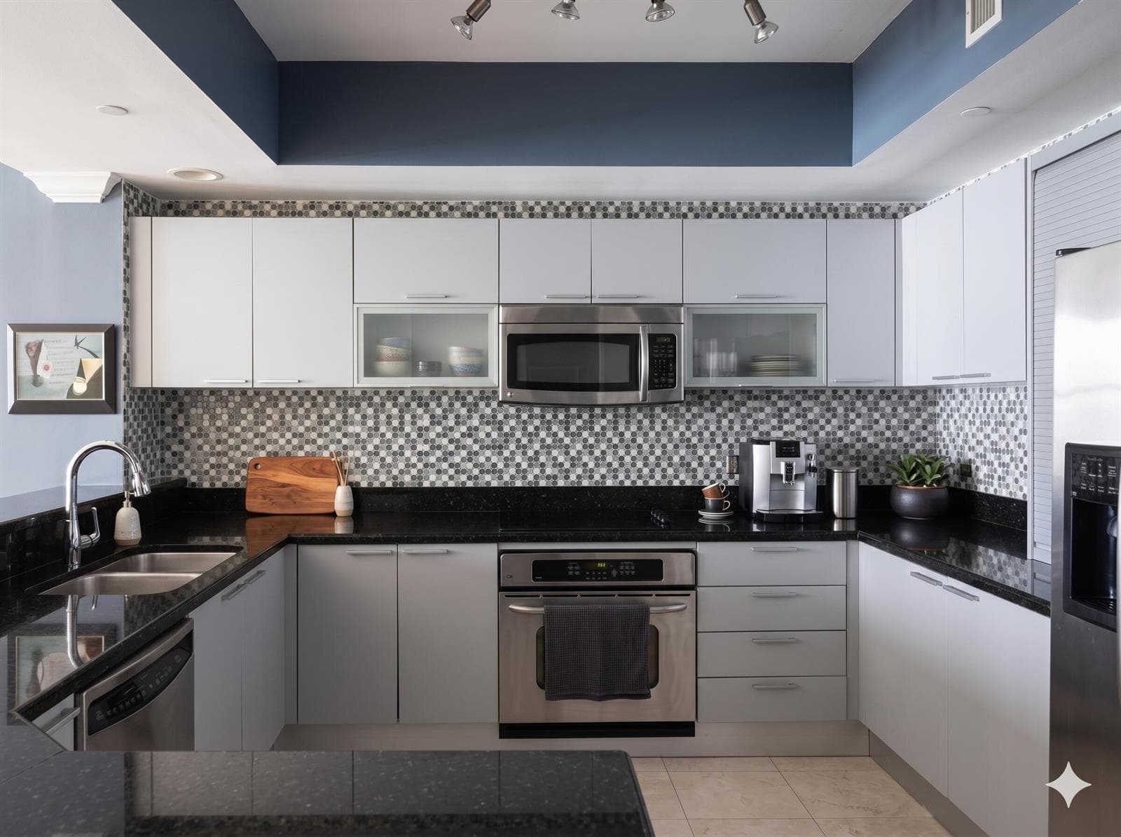 2640 Lake Shore Drive 309 photo 6