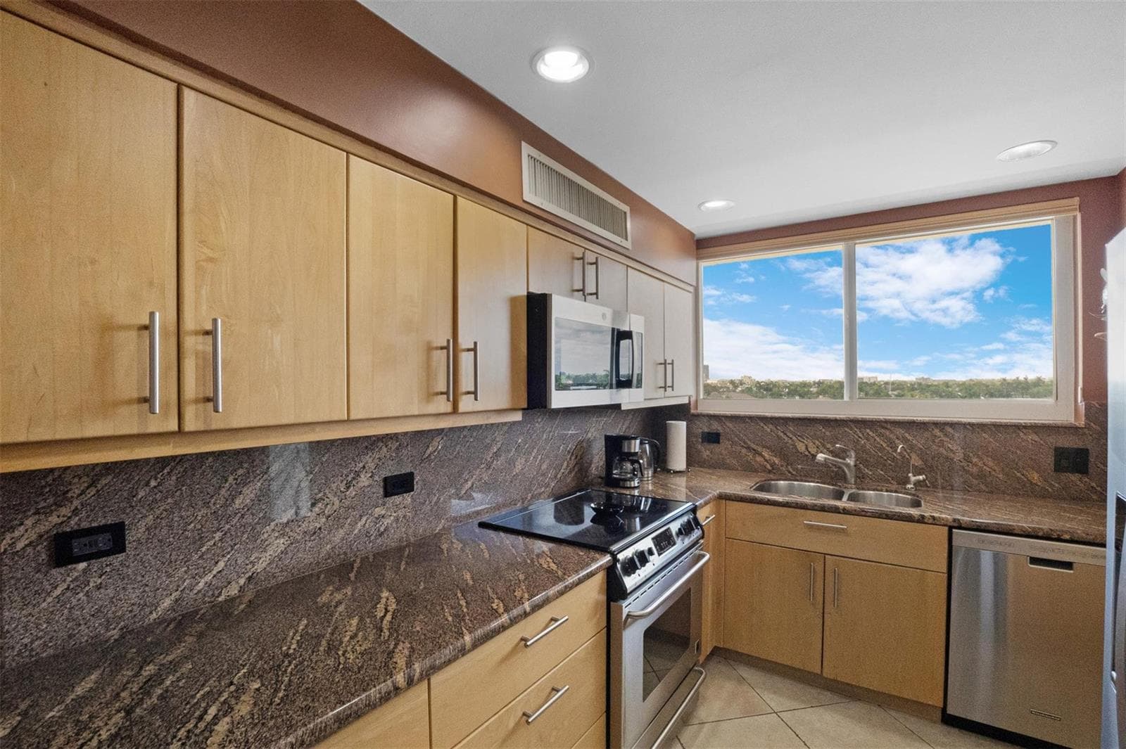 333 Sunset Drive 503 photo 2