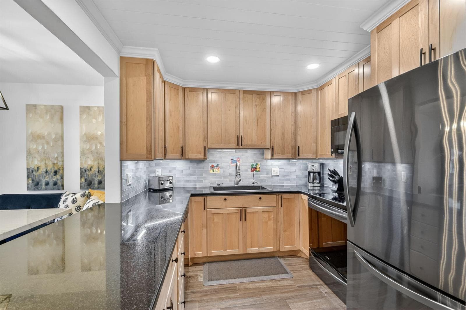1502 S Lakeside Drive 214 photo 2
