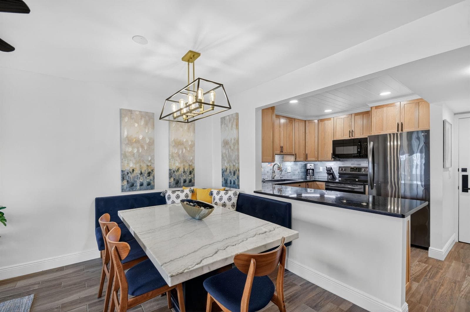 1502 S Lakeside Drive 214 photo 6