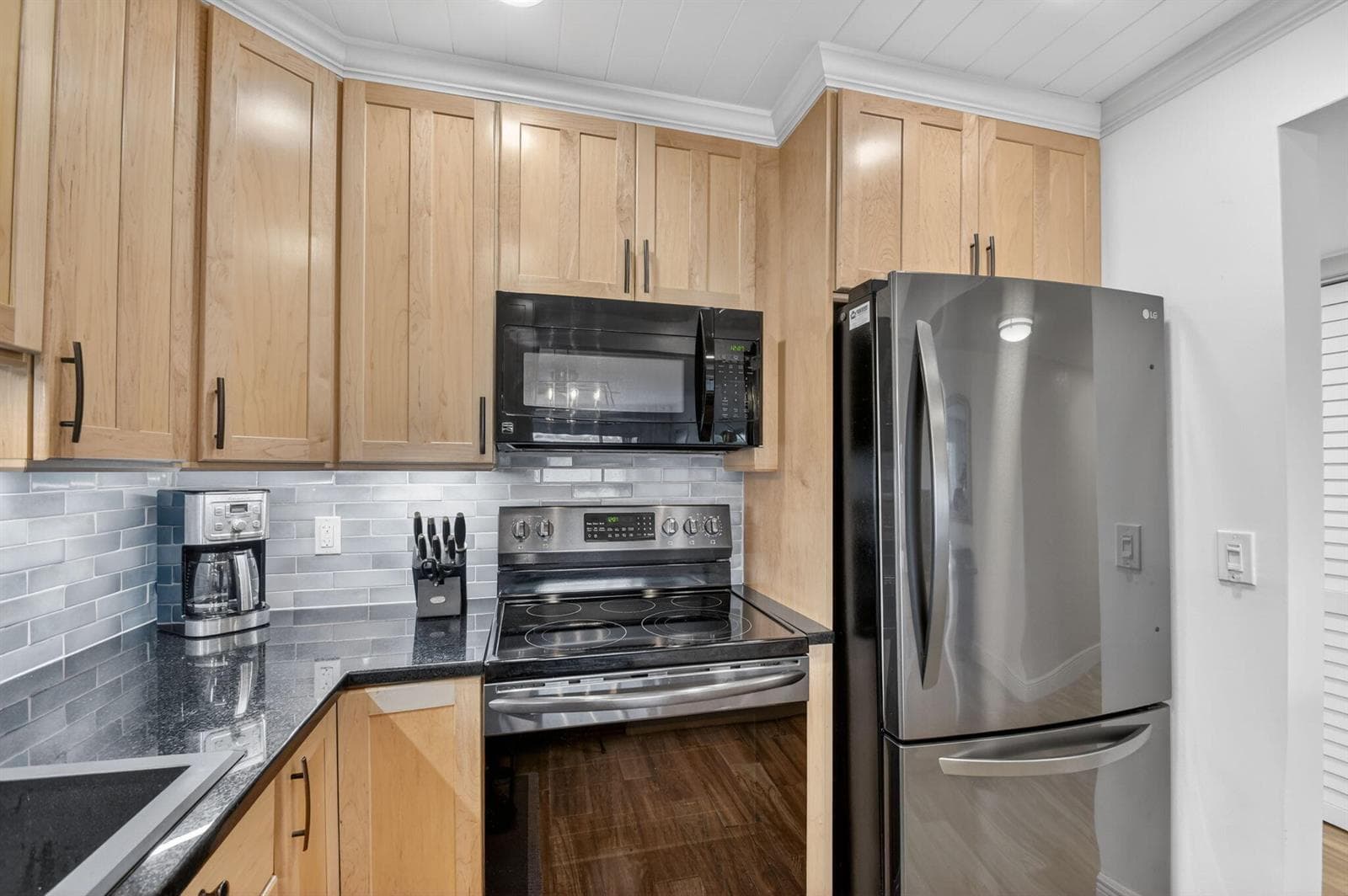 1502 S Lakeside Drive 214 photo 3