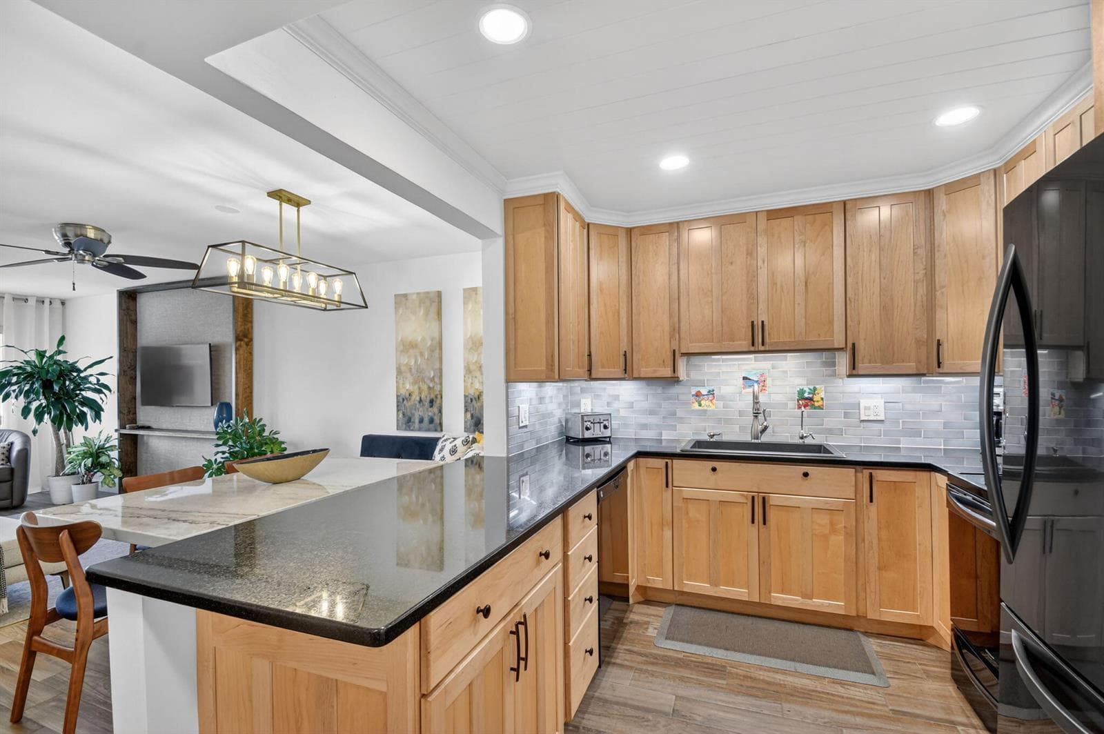 1502 S Lakeside Drive 214 photo 1