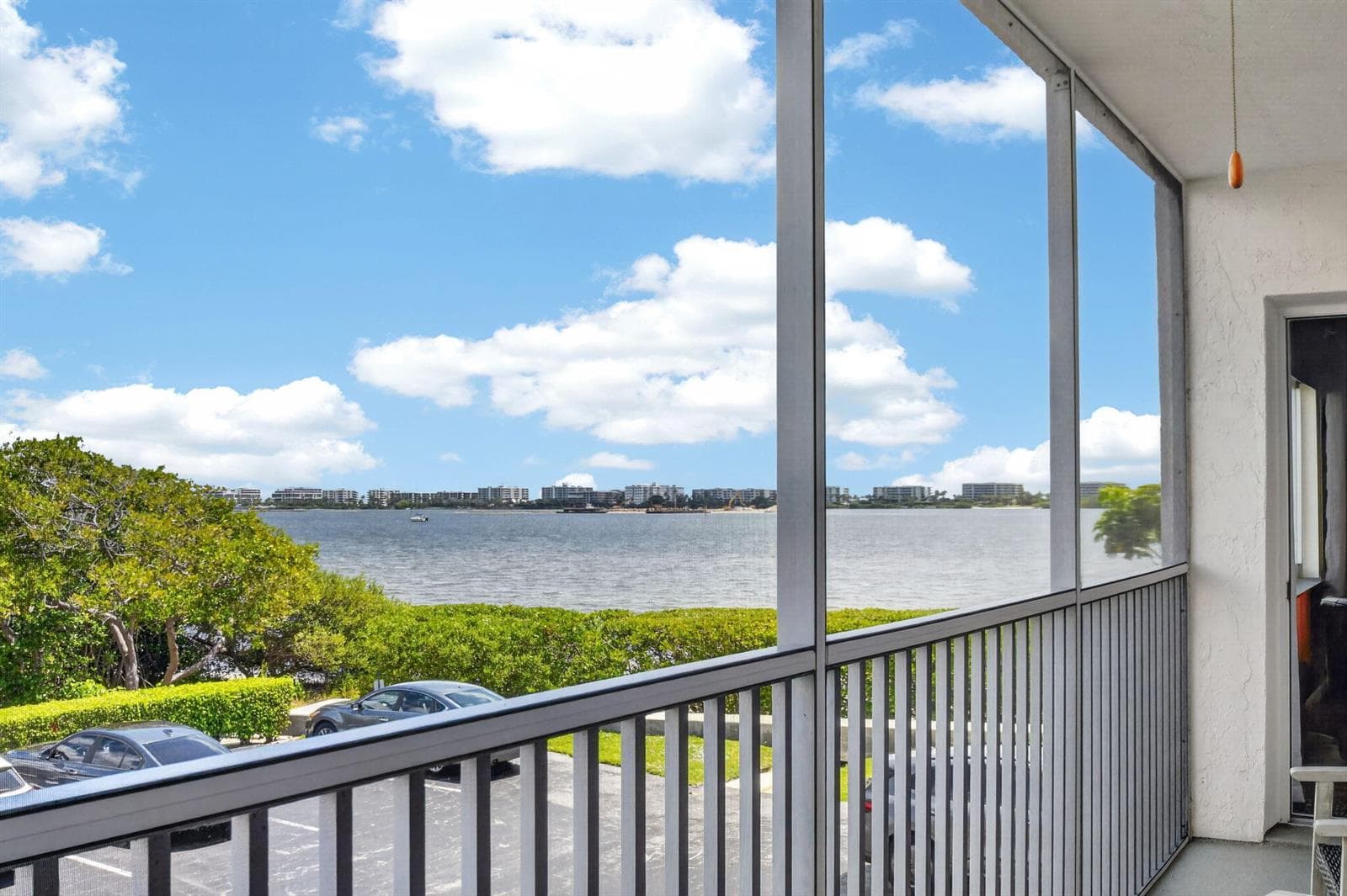 1502 S Lakeside Drive 214 photo 14