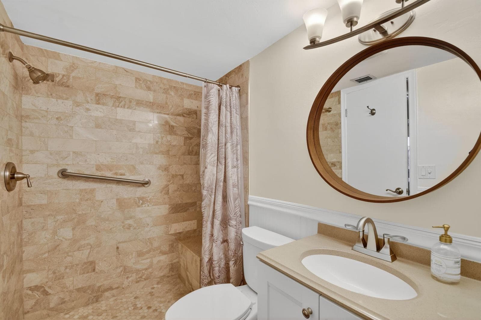 1502 S Lakeside Drive 214 photo 18