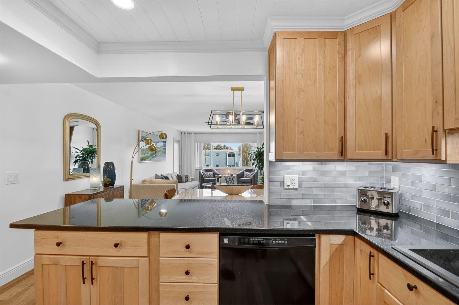 1502 S Lakeside Drive 214 photo 4