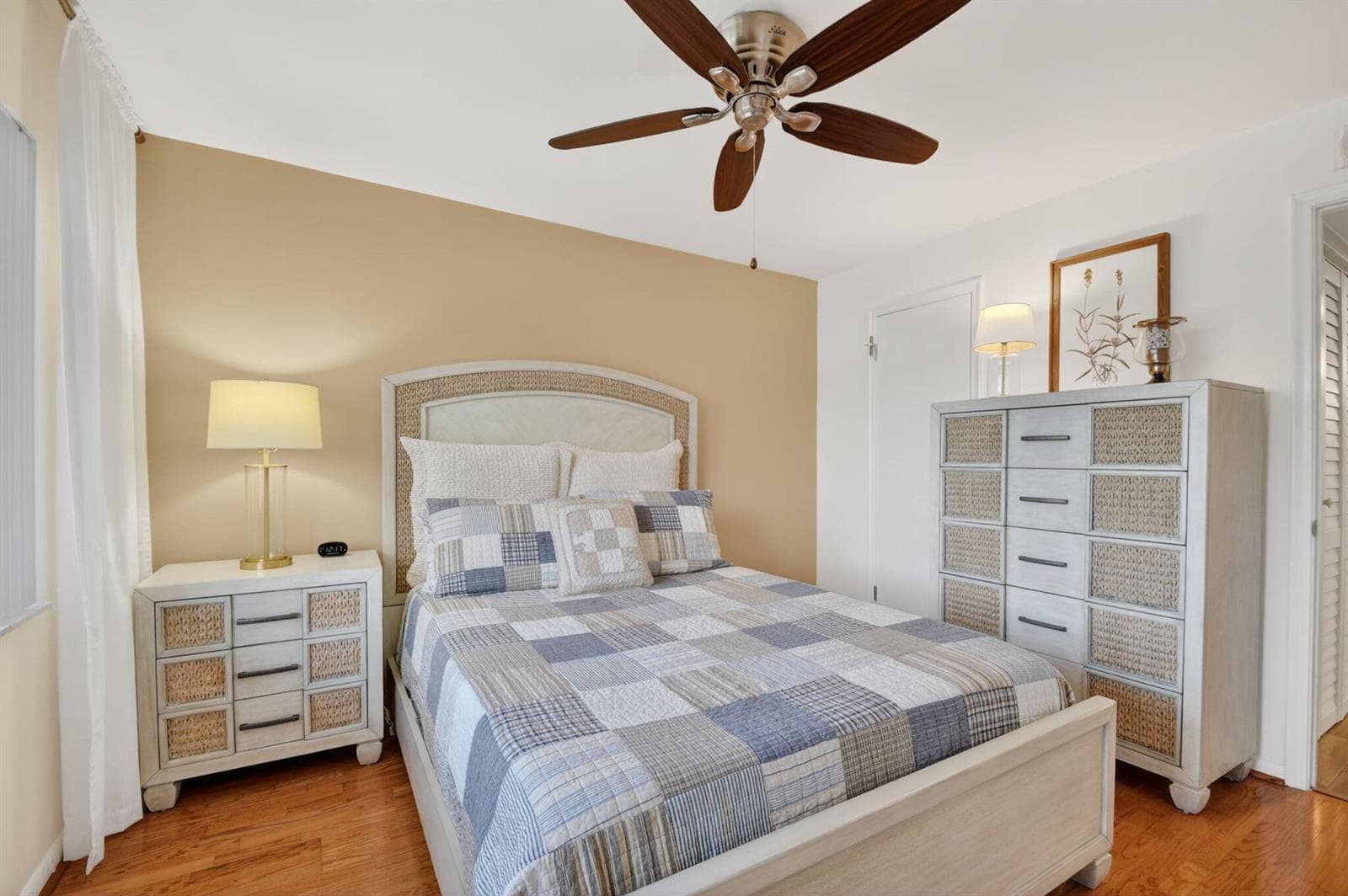 1502 S Lakeside Drive 214 photo 21